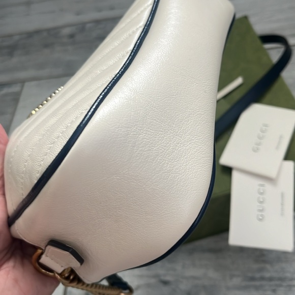 Gucci like new cream and Navy - Picture 4 of 9